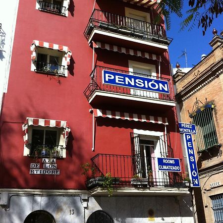 Pension Perez Montilla Seville Exterior photo